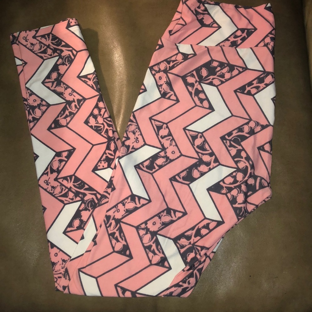 Beautiful OS LulaRoe leggings